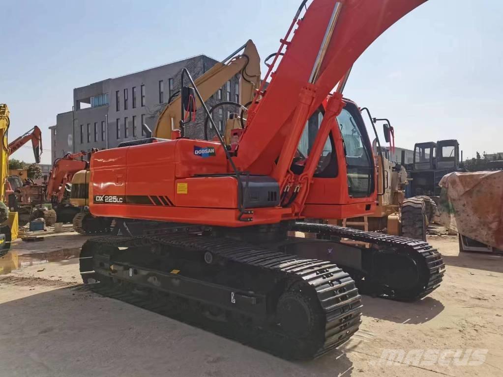 Doosan DX 225 Raupenbagger