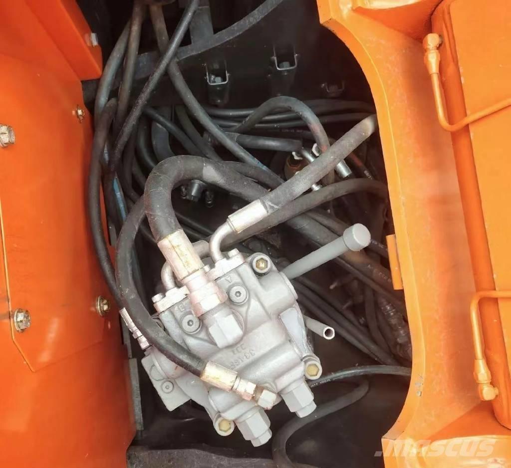 Hitachi 135 US-6 Raupenbagger