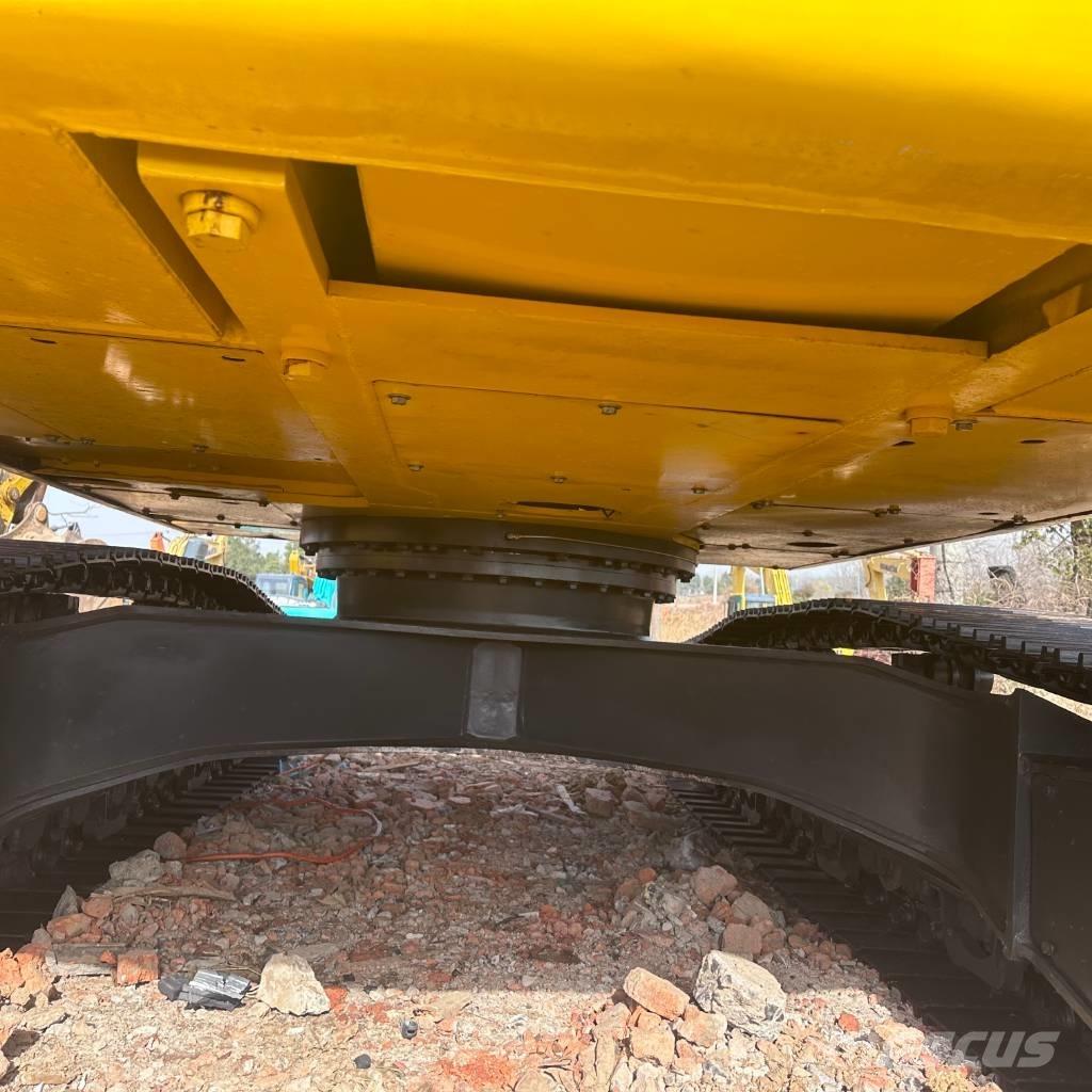 Komatsu 240LC-8 Raupenbagger