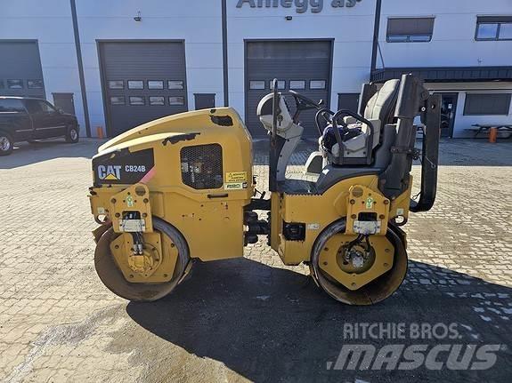 CAT CB24B Strassenfertiger