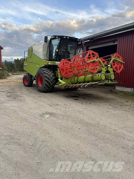 CLAAS Avero 240 Mähdrescher