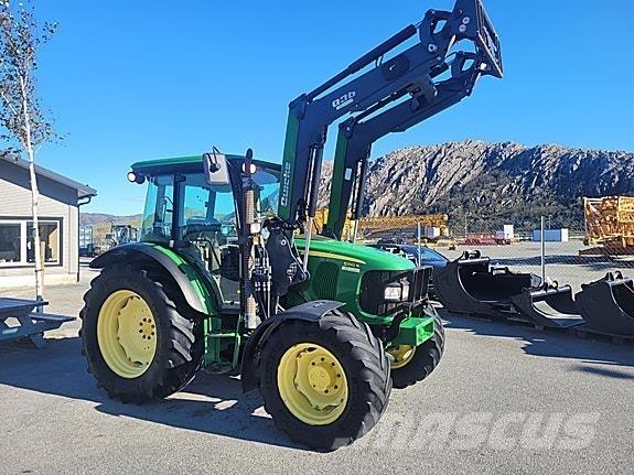 John Deere 5100 R Traktoren