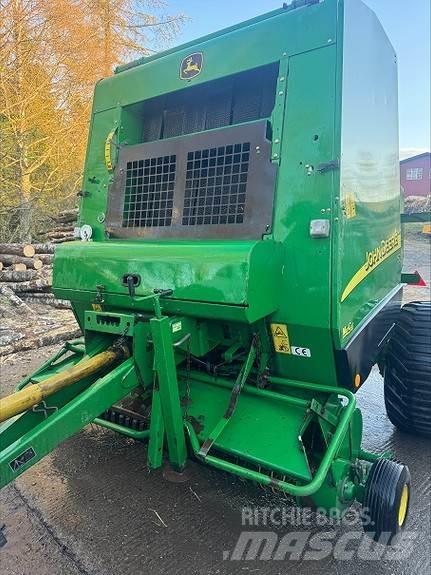 John Deere 582 Rundballenpressen