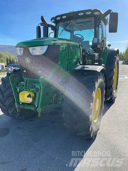 John Deere 6215 R Traktoren