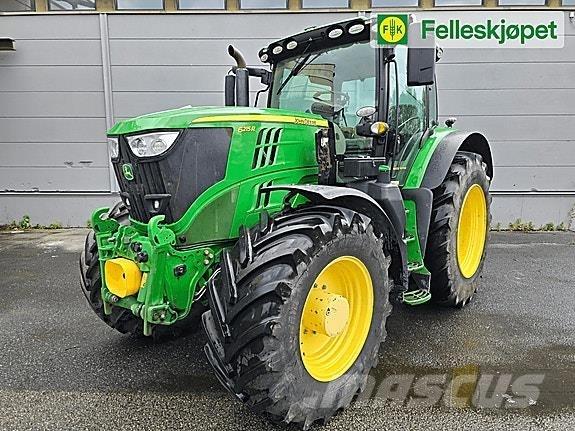 John Deere 6215R Traktoren
