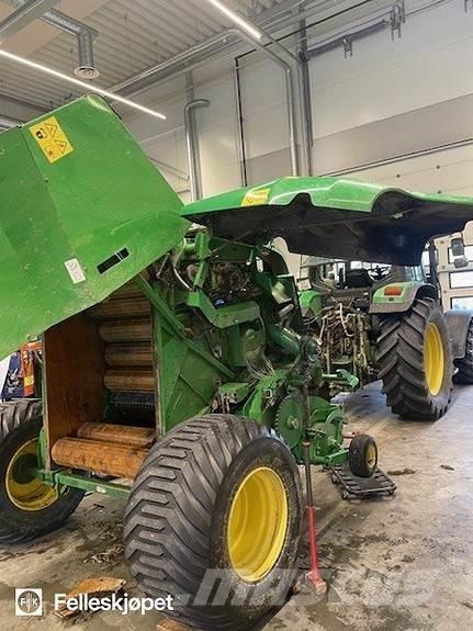 John Deere F441 Rundballenpressen