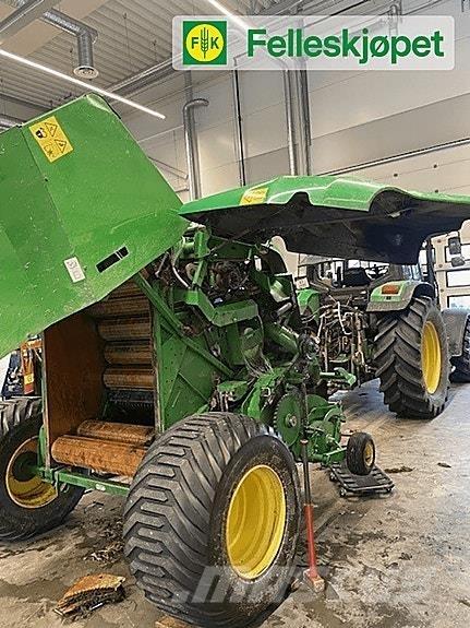 John Deere F441 Rundballenpressen
