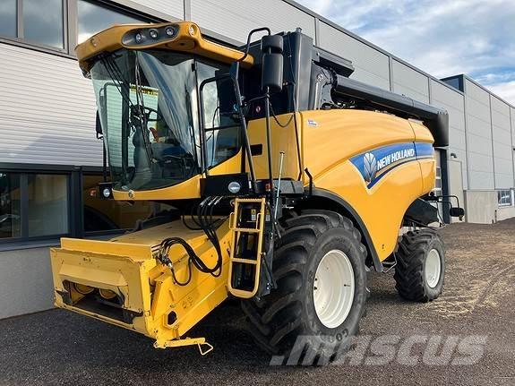 New Holland CX5080 Mähdrescher