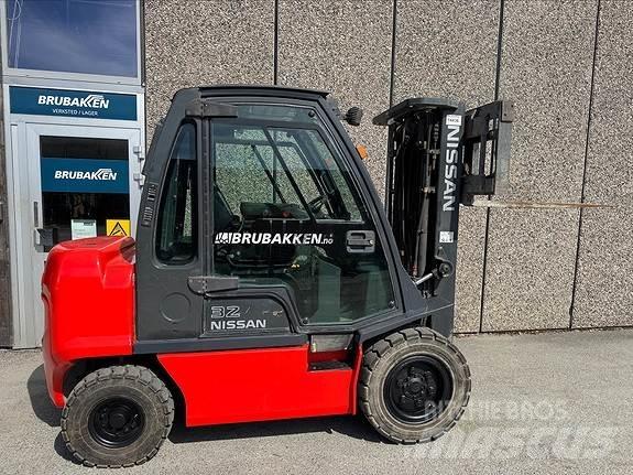 Nissan DF32 14436 Diesel Stapler