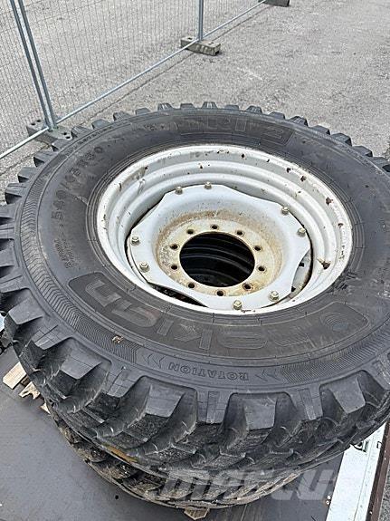 Nokian TRI2 Sonstige Landmaschinen