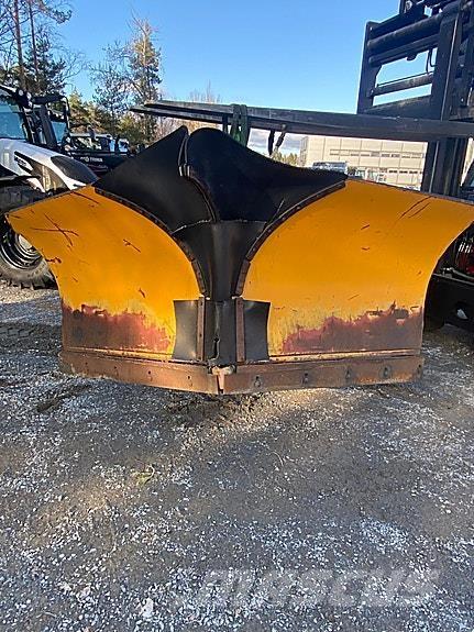 Tellefsdal 2700 V Schneeschilde und -pflüge