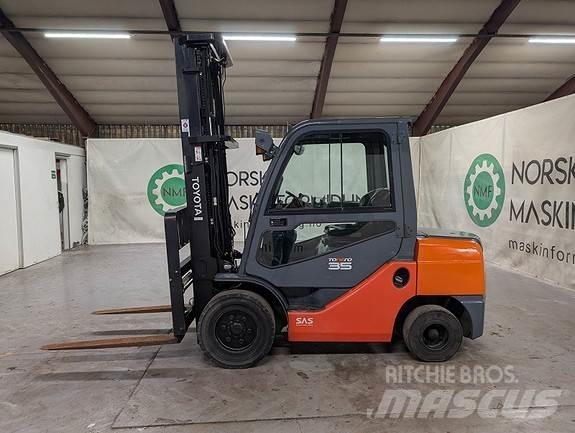 Toyota 52-8FDJF35 Diesel Stapler