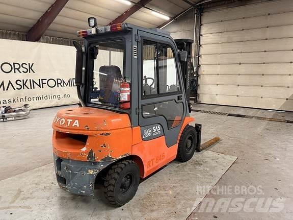 Toyota 62-FDF25 Diesel Stapler