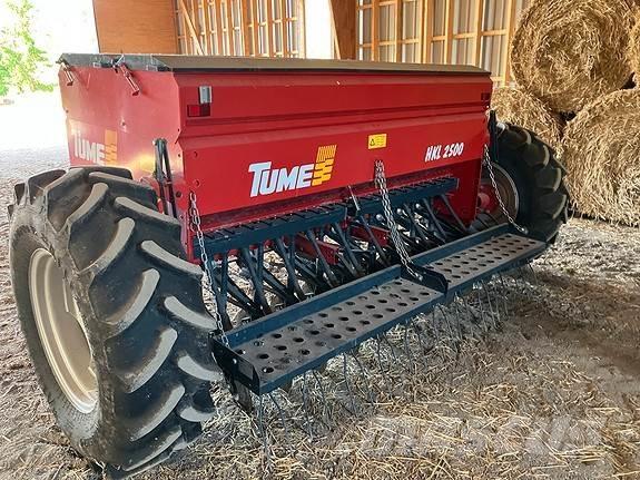 Tume HKL 2500 S Düngemittelverteiler