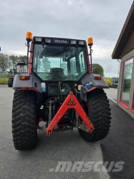 Valtra 6400 Traktoren