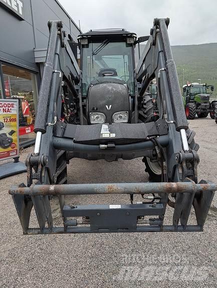 Valtra A83 Traktoren