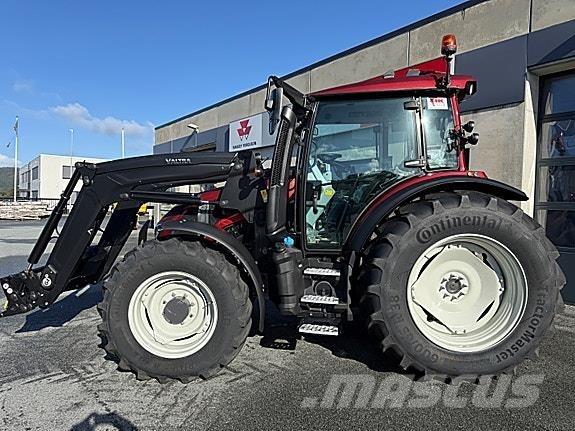 Valtra G135 Versu Traktoren