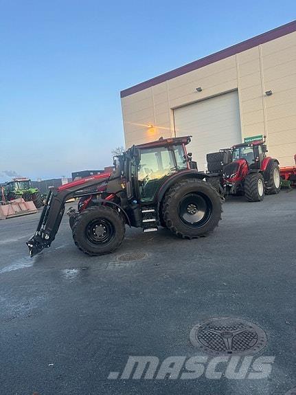 Valtra G135 Versu Traktoren