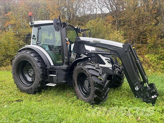 Valtra G135A Traktoren