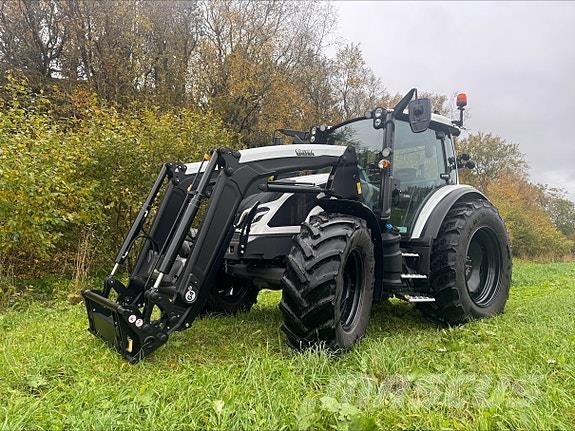 Valtra G135A Traktoren