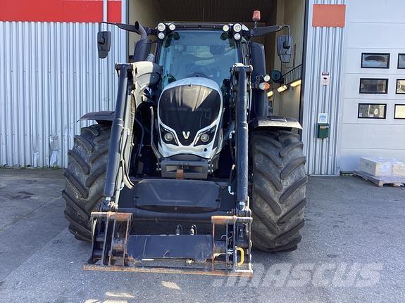 Valtra N 114E Traktoren