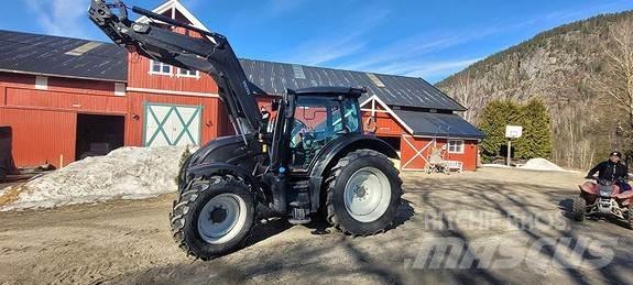 Valtra N135 Traktoren