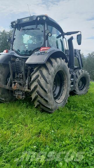 Valtra N174 Traktoren