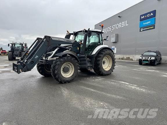 Valtra T174V Traktoren