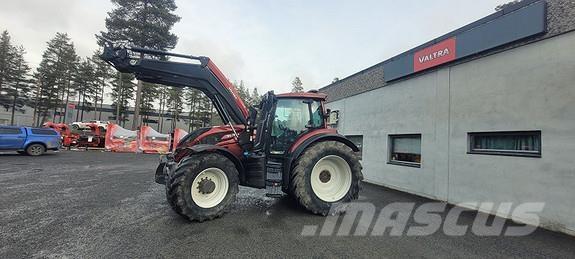 Valtra T234 Traktoren