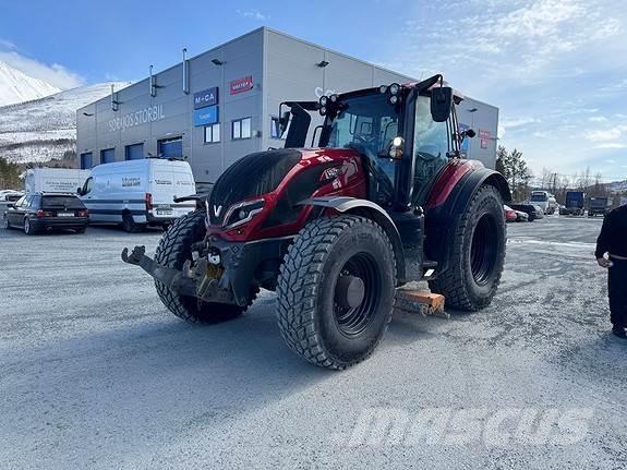 Valtra T235 Traktoren