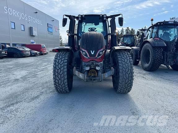 Valtra T235 Traktoren