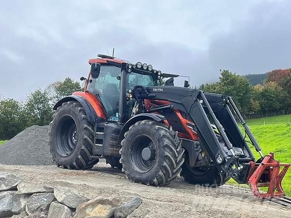 Valtra T235D Traktoren