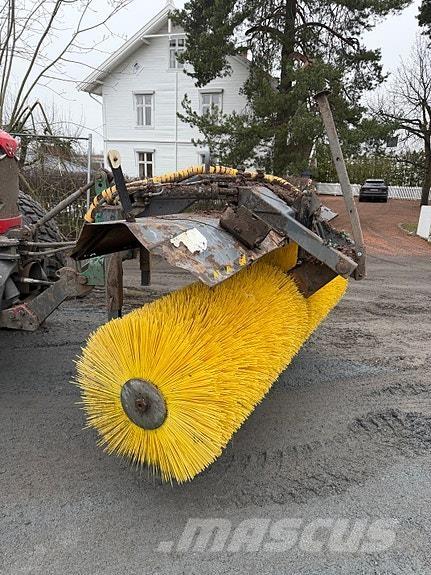   Sonstige Schneeräumgeräte