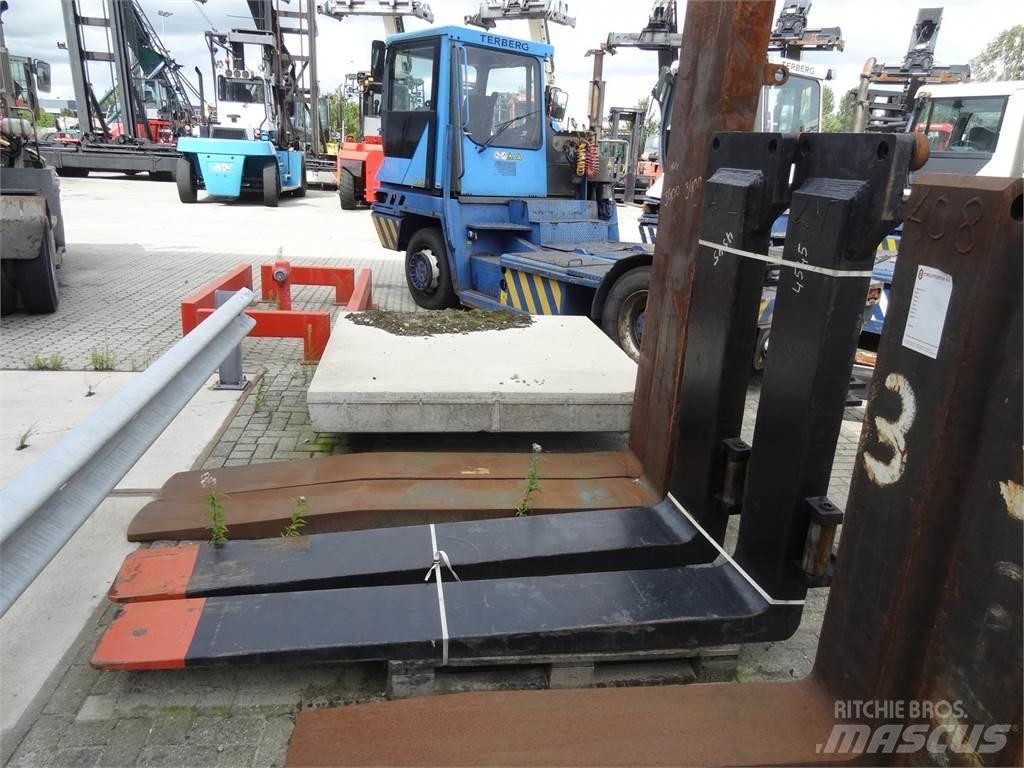 Kalmar DCG330-12 Diesel Stapler
