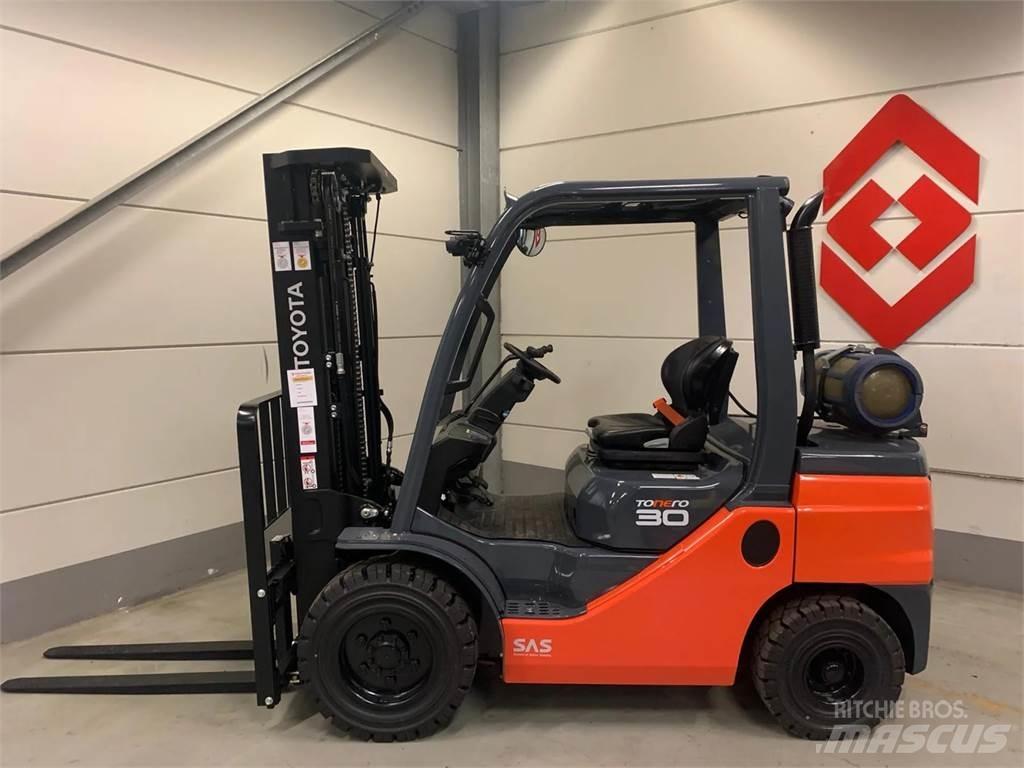 Toyota 02-8FGF30 Gas Stapler