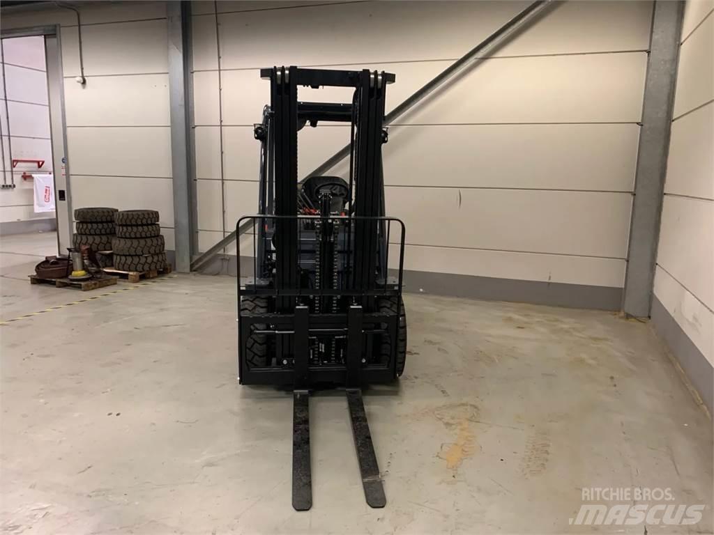 Toyota 02-8FGF30 Gas Stapler