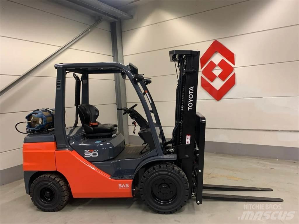 Toyota 02-8FGF30 Gas Stapler