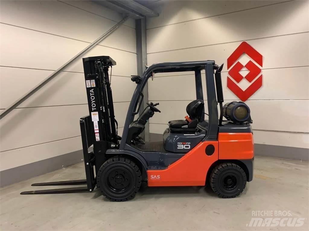 Toyota 02-8FGF30 Gas Stapler