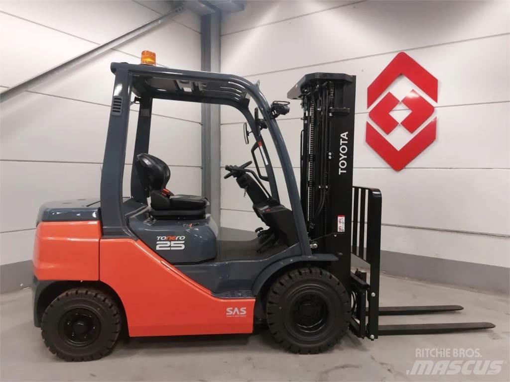 Toyota 52-8FDF25 Diesel Stapler