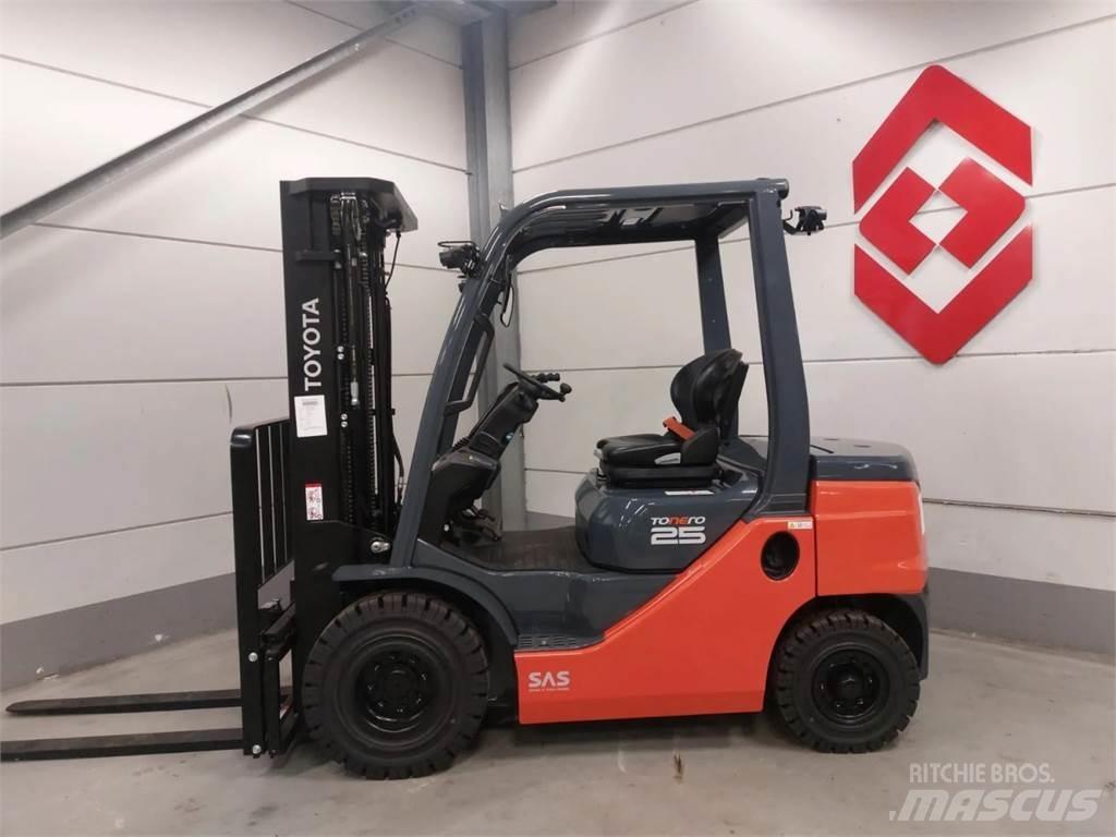 Toyota 52-8FDF25 Diesel Stapler