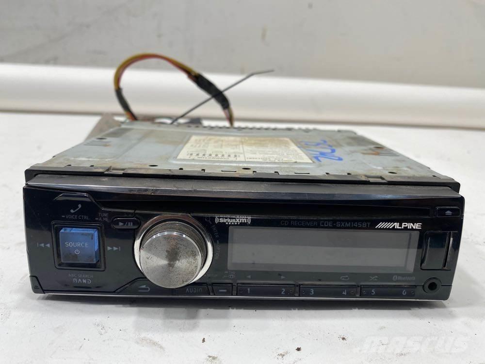  Alpine Elektronik
