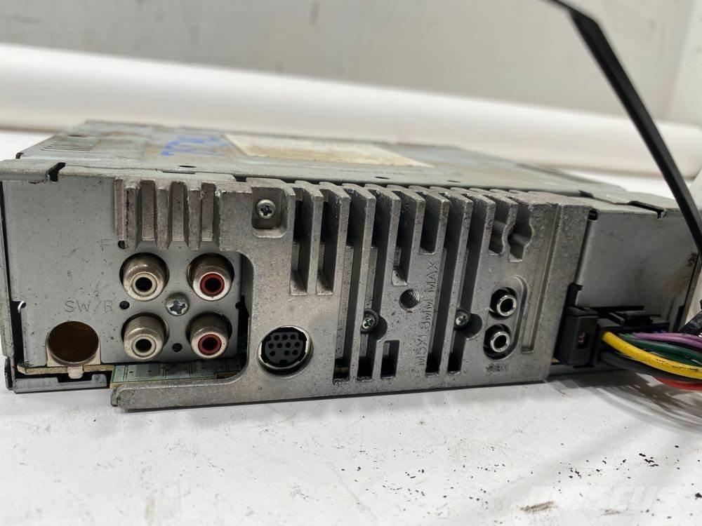  Alpine Elektronik