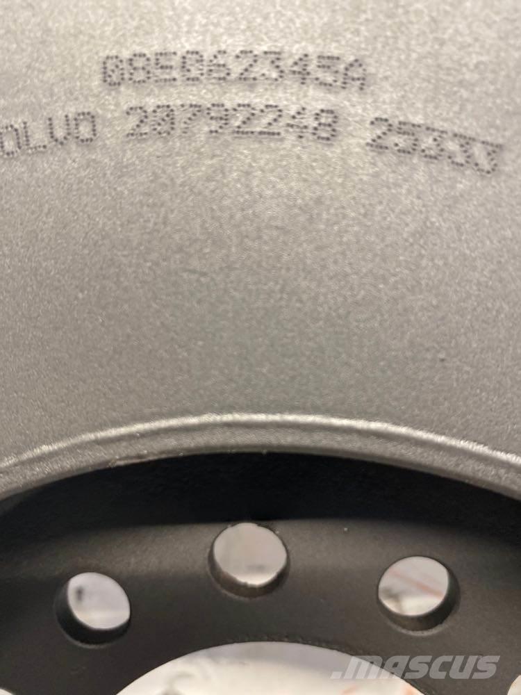 Mack MP8 Transport Sonstige