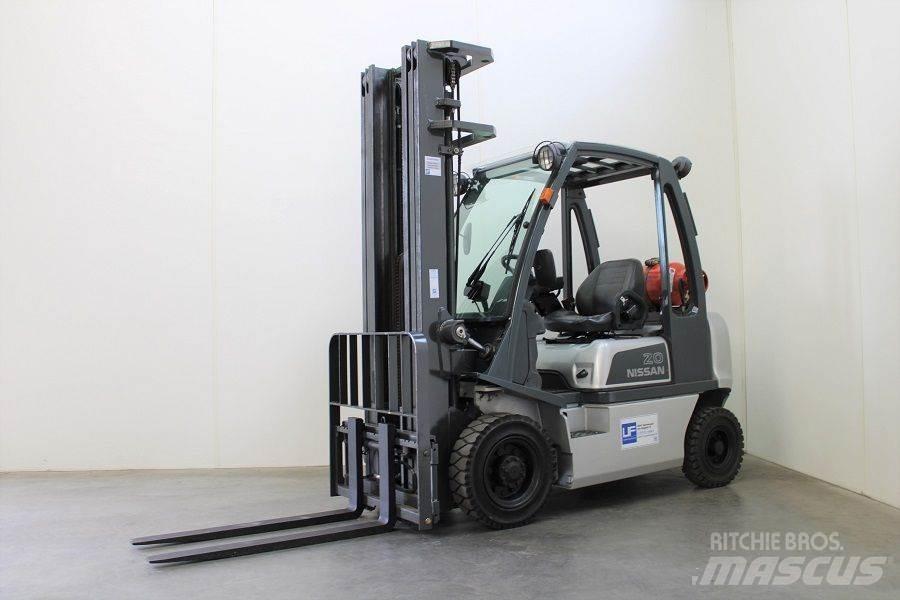 Nissan U1D2A20LQ Gas Stapler