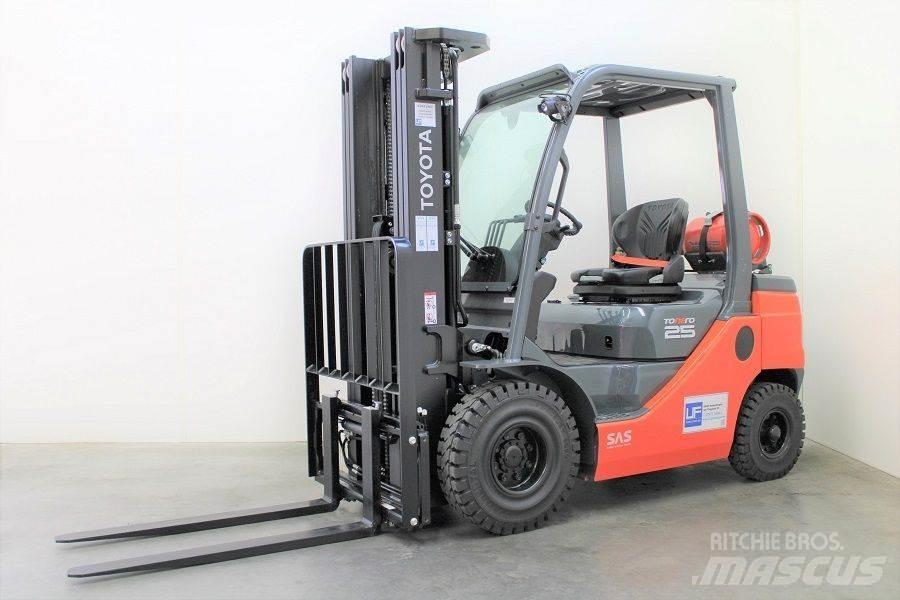 Toyota 02-8FGF25 Gas Stapler