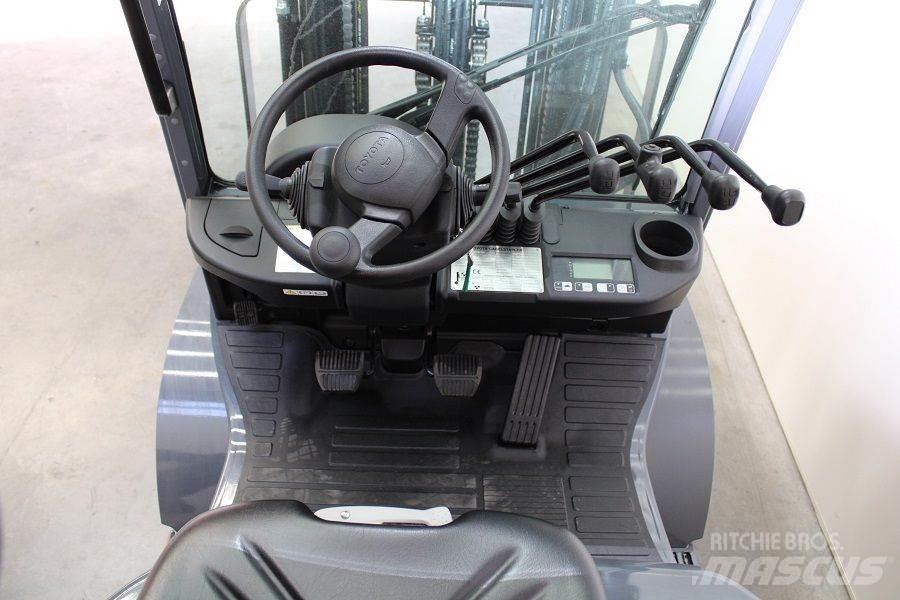 Toyota 02-8FGF25 Gas Stapler