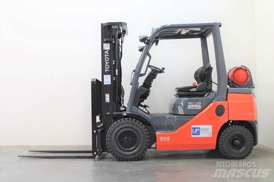Toyota 02-8FGF25 Gas Stapler