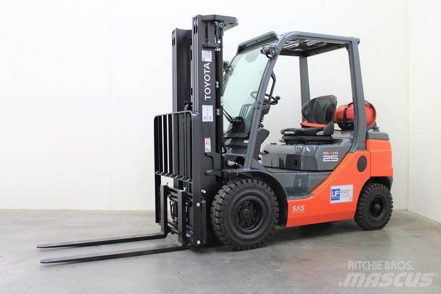 Toyota 02-8FGF25 Gas Stapler