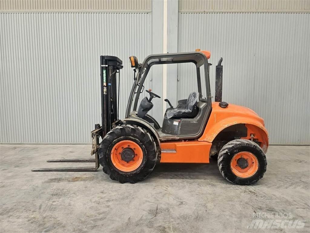 Ausa C250H Geländestapler