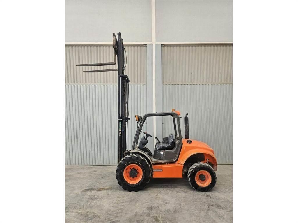 Ausa C250H Geländestapler
